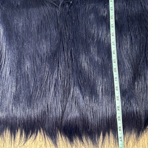 NWOT Ladakh x Urban Outfitters Margot Faux Fur Jacket in Blue - Picture 14 of 15